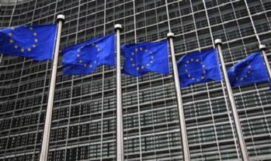 European Union flags fly in front of the European Commission headquarters in Brussels October 12, 2012. REUTERS/Yves Herman
