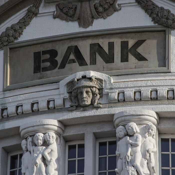 bank-2907728_960_720